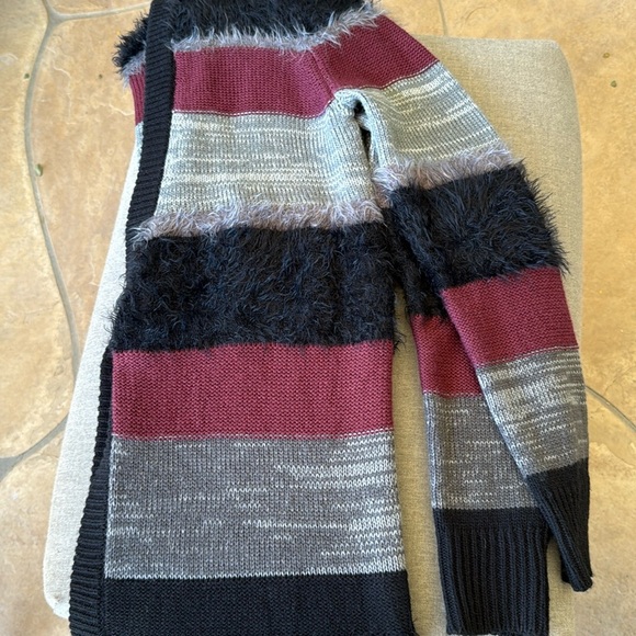 Beautiful TROUVE Black and Red Women's Long Cardigan Sweater - Picture 1 of 8